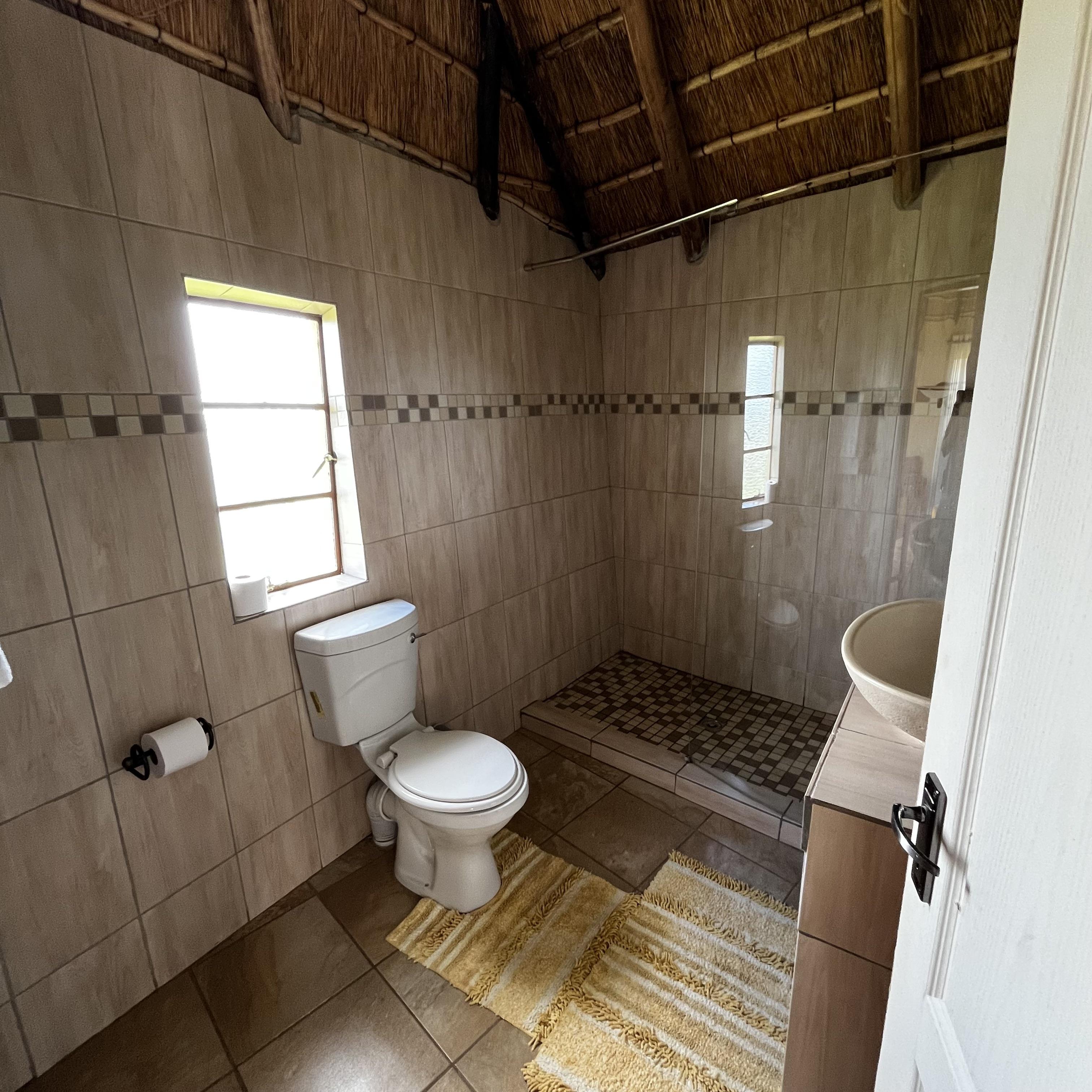 Eswatini View Chalet — Bathroom 1